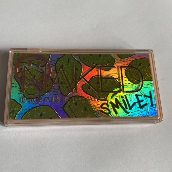 Brand new with the box urban decay, naked, smiley palette - Picture 5 of 5